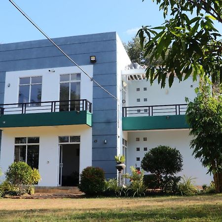 אנוראדפורה Peacock Resort מראה חיצוני תמונה