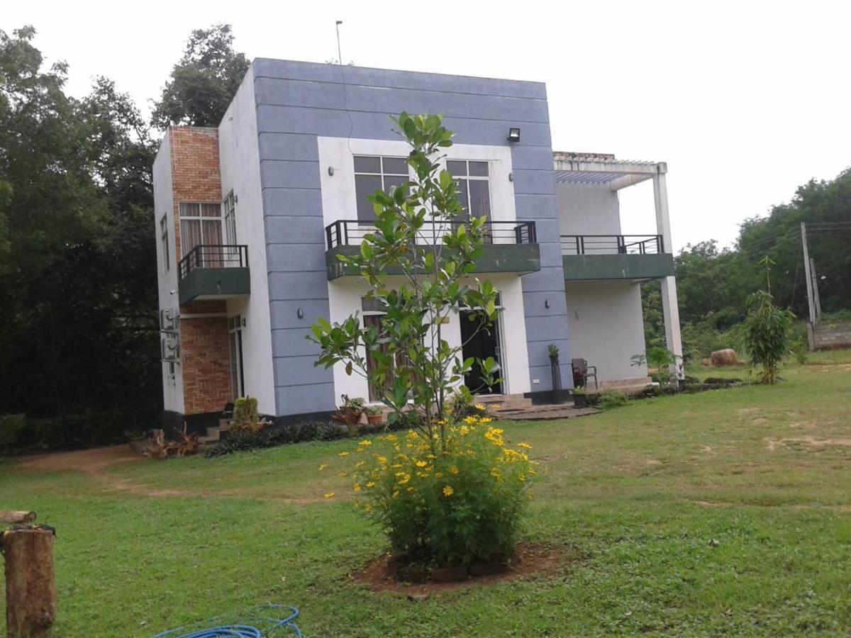 אנוראדפורה Peacock Resort מראה חיצוני תמונה