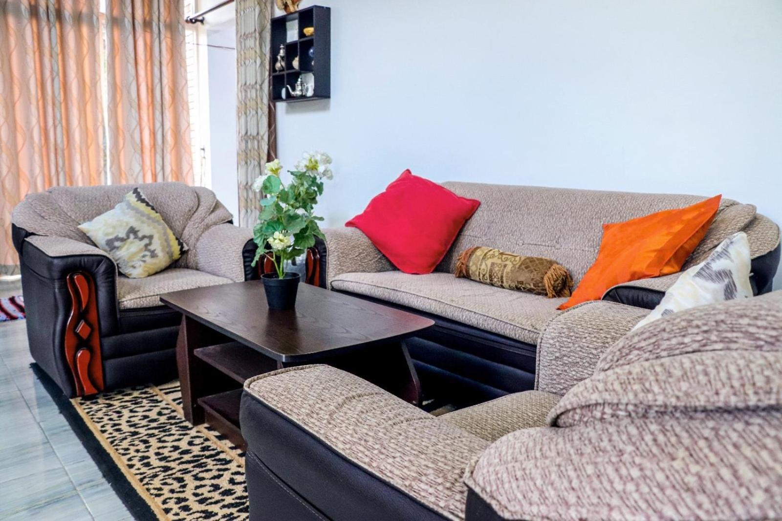 אנוראדפורה Peacock Resort מראה חיצוני תמונה