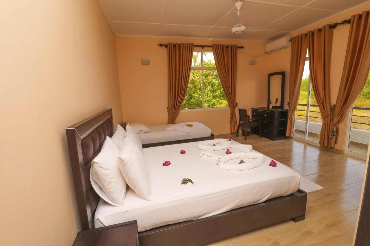 אנוראדפורה Peacock Resort מראה חיצוני תמונה