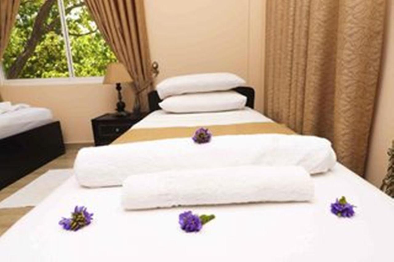 אנוראדפורה Peacock Resort מראה חיצוני תמונה